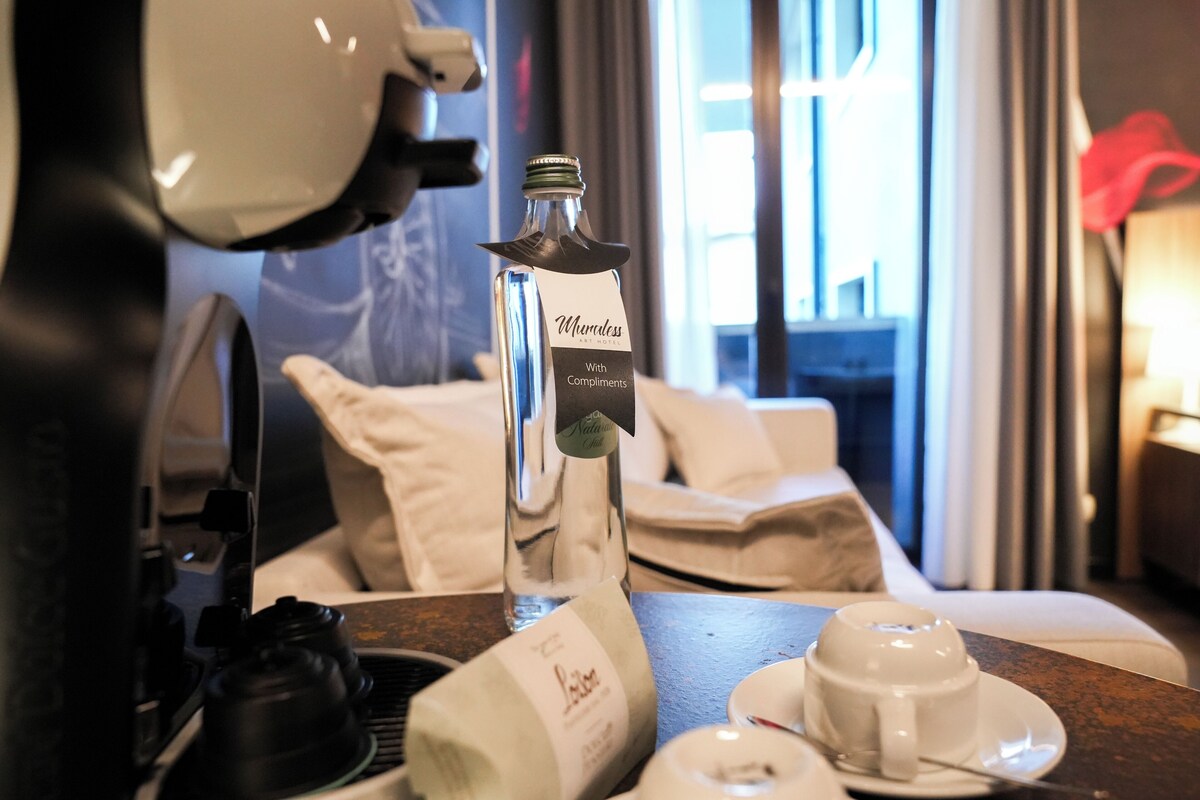 Superior Room, 1 Queen Bed | Minibar, in-room safe, desk, laptop workspace