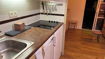 Kühlschrank, Mikrowelle, Ofen, Geschirrspüler