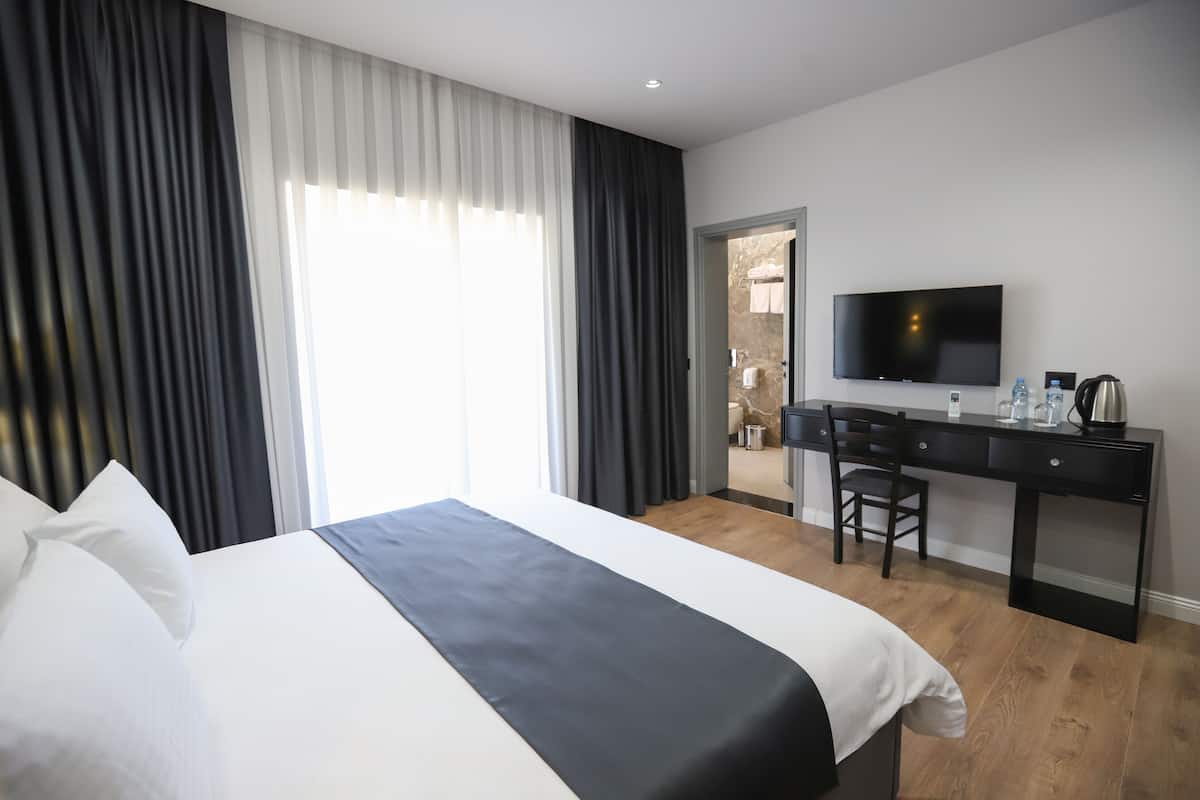 Deluxe Double Room with Jacuzzi | 1 Schlafzimmer, Zimmersafe, Schreibtisch, laptopgeeigneter Arbeitsplatz