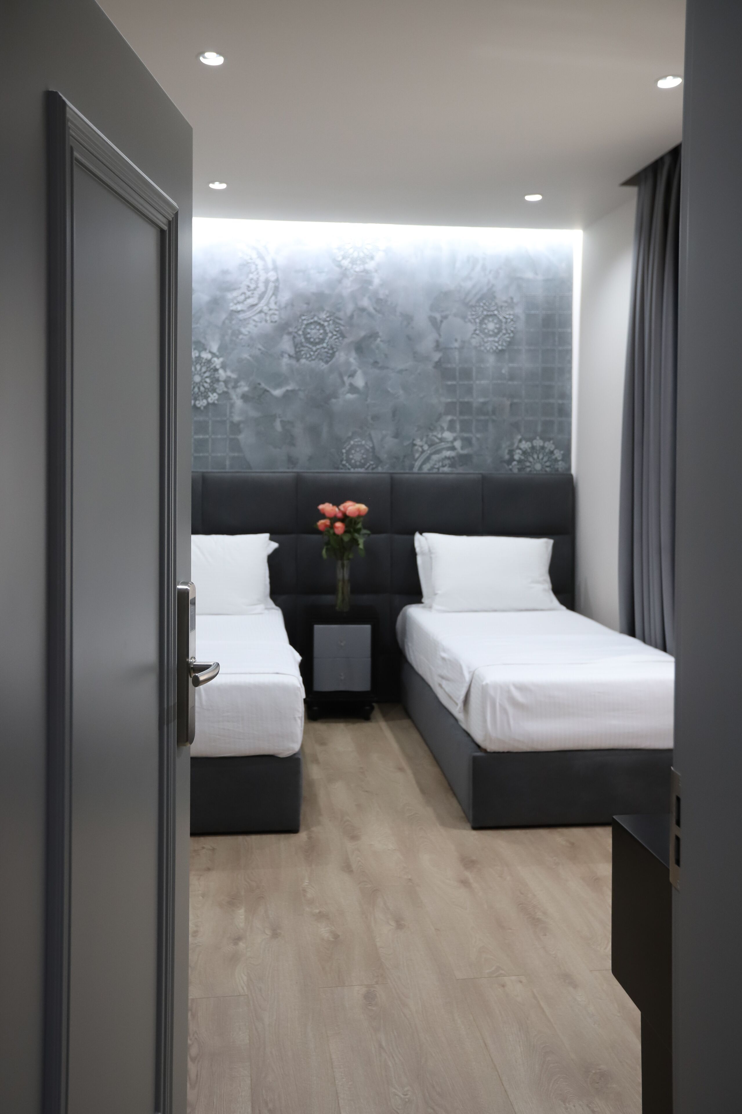 Caja de seguridad en la habitación y escritorio 