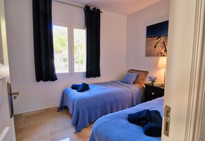 3 slaapkamers, een strijkplank/strijkijzer, gratis wifi, beddengoed