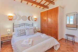 3 chambres, fer et planche à repasser, Wi-Fi gratuit, draps fournis
