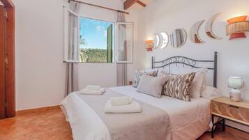 3 dormitorios, tabla de planchar con plancha, wifi gratis y ropa de cama