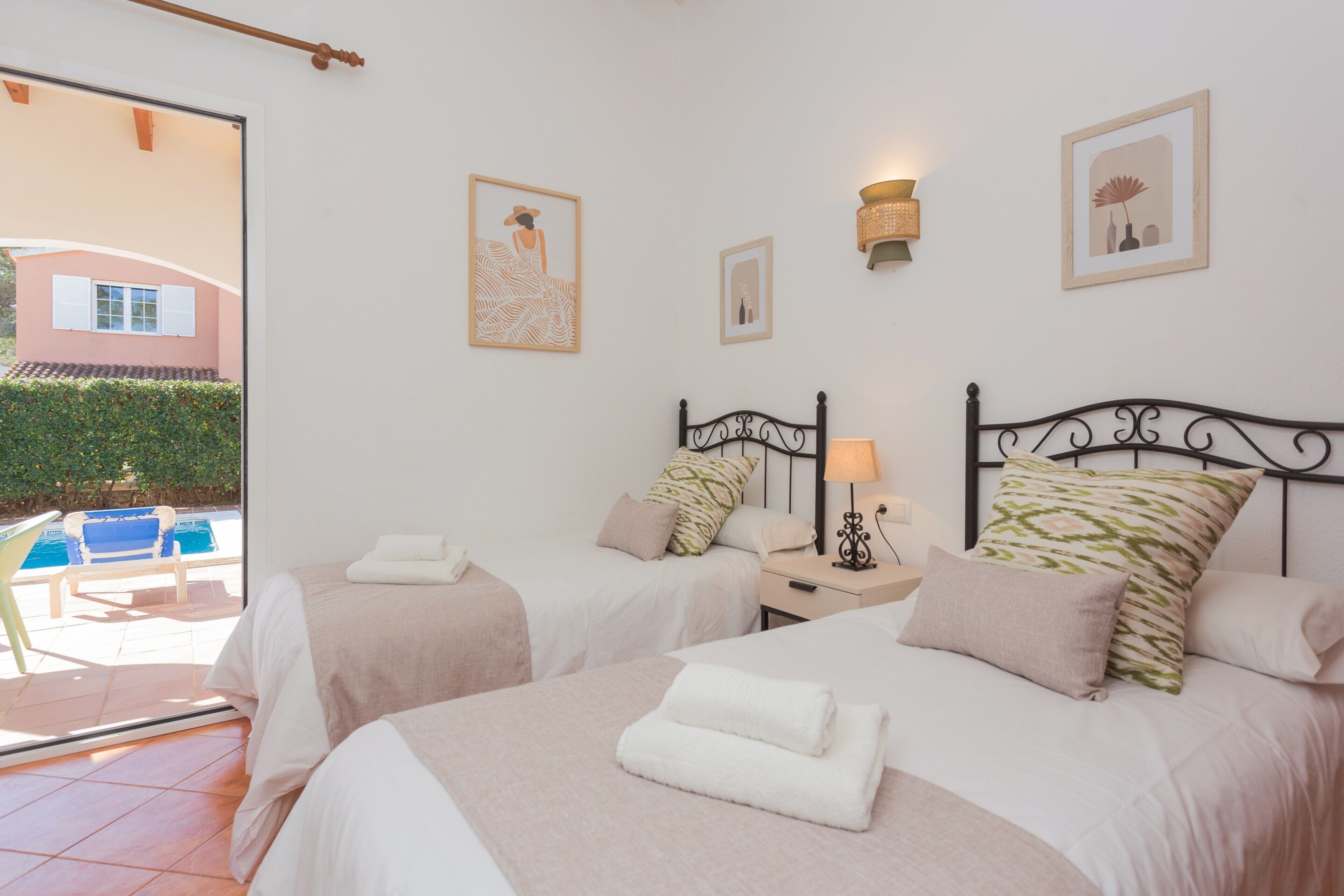 3 bedrooms, iron/ironing board, free WiFi, bed sheets