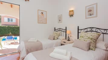 3 bedrooms, iron/ironing board, free WiFi, bed sheets