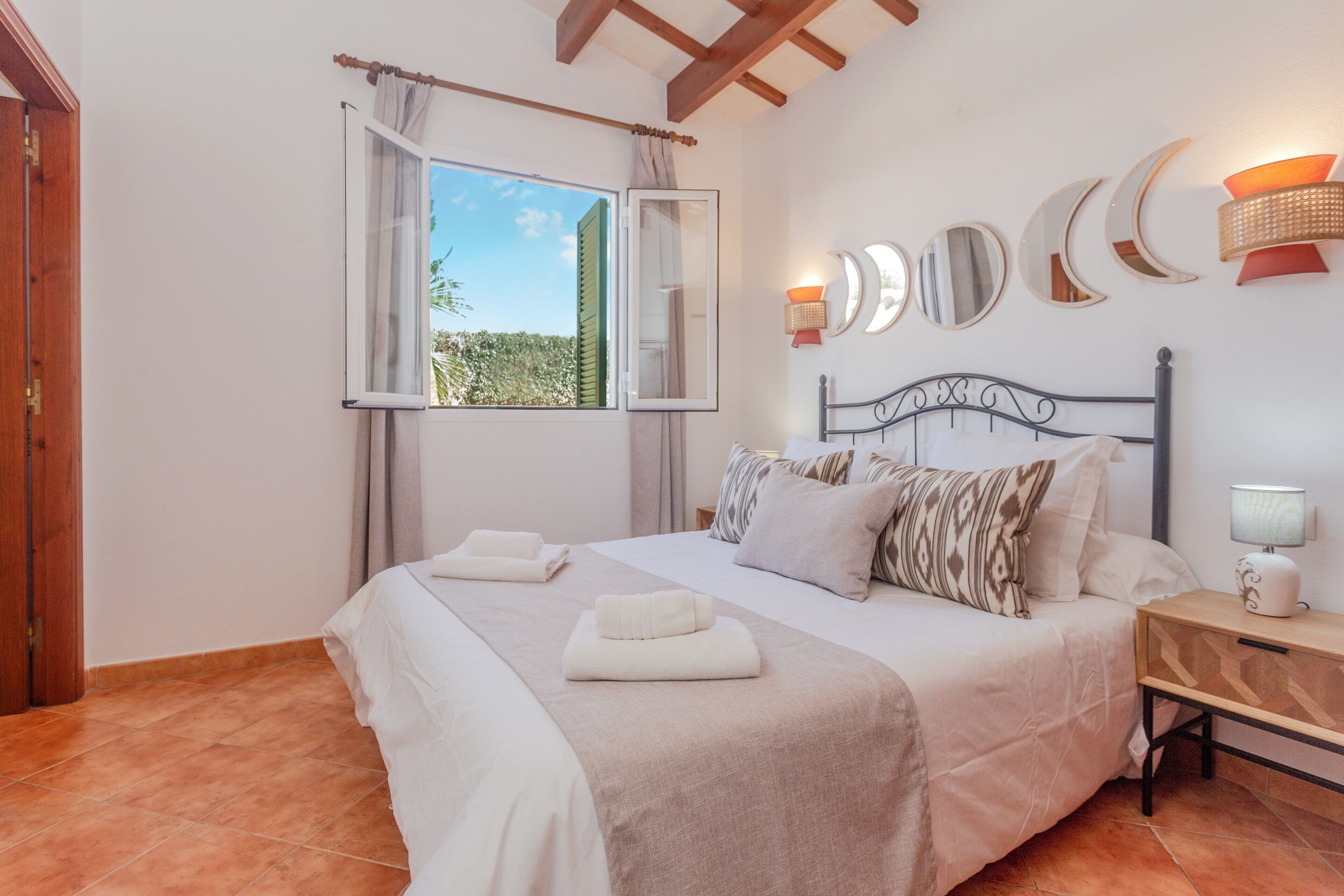 3 bedrooms, iron/ironing board, free WiFi, bed sheets