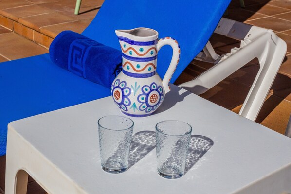 A white table with a decorative pitcher and two glasses. - Chalet Villa El Pinar 4 with Pool, Wi-Fi, A/C & Terraces (Ciutadella de Menorca)