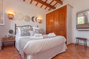 3 dormitorios, tabla de planchar con plancha, wifi gratis y ropa de cama