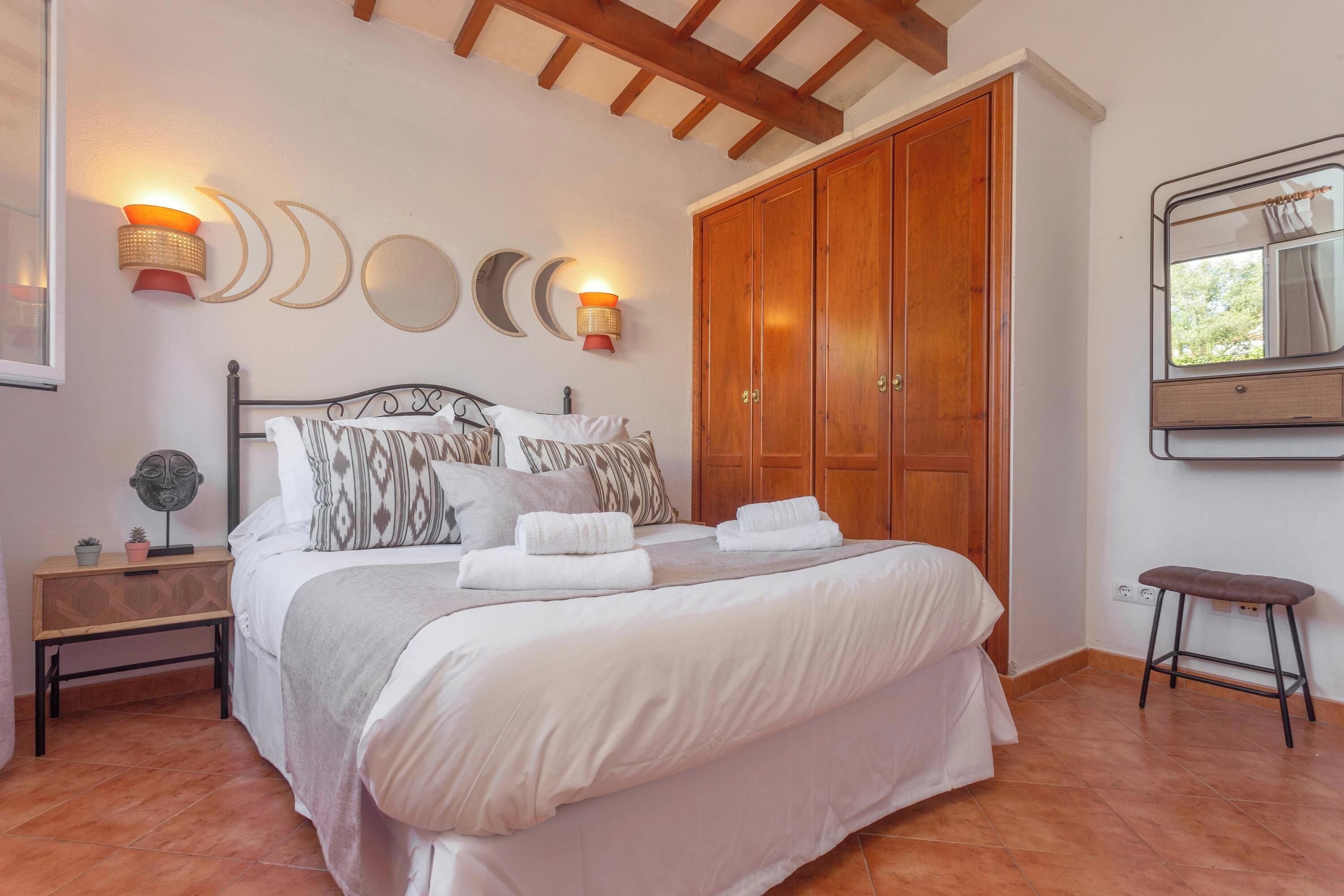 3 bedrooms, iron/ironing board, free WiFi, bed sheets