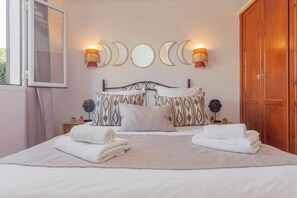 3 chambres, fer et planche à repasser, Wi-Fi gratuit, draps fournis