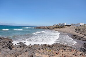 Beach nearby - Beautiful 'Villa Duque Poris' with Sea View, Pool, Garden & Wi-Fi (Arico)