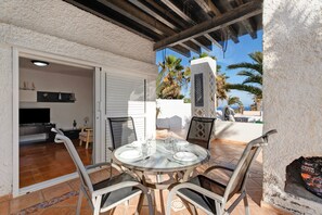 屋外ダイニングエリア