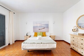 3 bedrooms, free WiFi, bed sheets - Beautiful 'Villa Duque Poris' with Sea View, Pool, Garden & Wi-Fi (Arico)