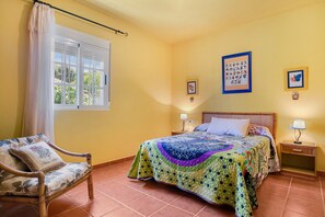 3 chambres, fer et planche à repasser, Wi-Fi gratuit, draps fournis