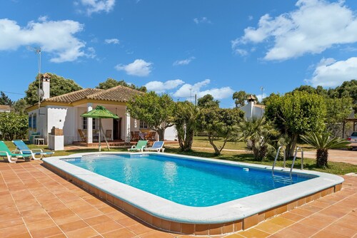 Casa Caramá avec piscine, jardin et Wi-Fi. Animaux admis