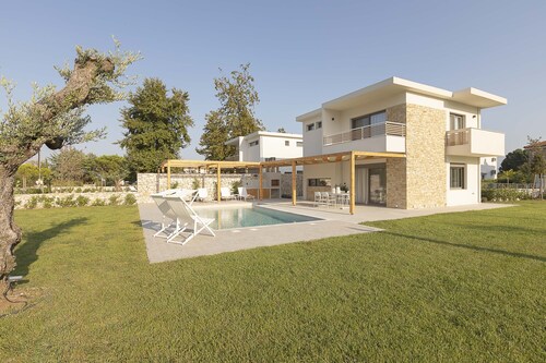 Villa " Gaia" located in the magnificent "White Nest Complex"