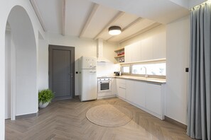 Fridge, microwave, oven, dishwasher