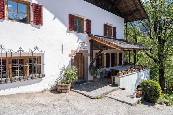 المنشأة من الخارج