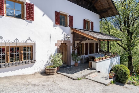 Exterior. Apartment 'Mayrhof Tanne' with Mountain View, Wi-Fi, Balcony & Garden