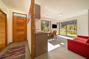 Interior - Mayrhof 'Vergissmeinnicht' Apartment with Mountain View, Wi-Fi, Balcony & Garden (St. Pankraz)