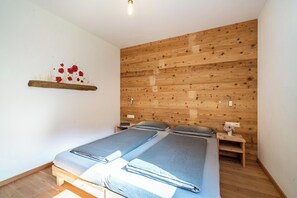 1 bedroom, free WiFi, bed sheets - Apartment 'Mayrhof Vergissmeinnicht' with Mountain View, Wi-Fi, Balcony & Garden (St. Pankraz)