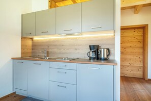 Kühlschrank, Herdplatte, Geschirrspüler