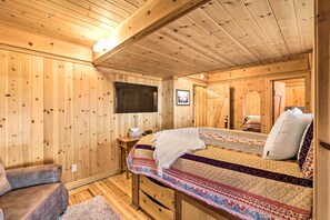 3 bedrooms, desk, Internet, bed sheets - < 1 Mi to Heavenly Lifts: Tahoe Area Townhome! (Stateline)