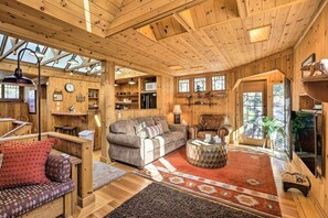 TV, fireplace, stereo