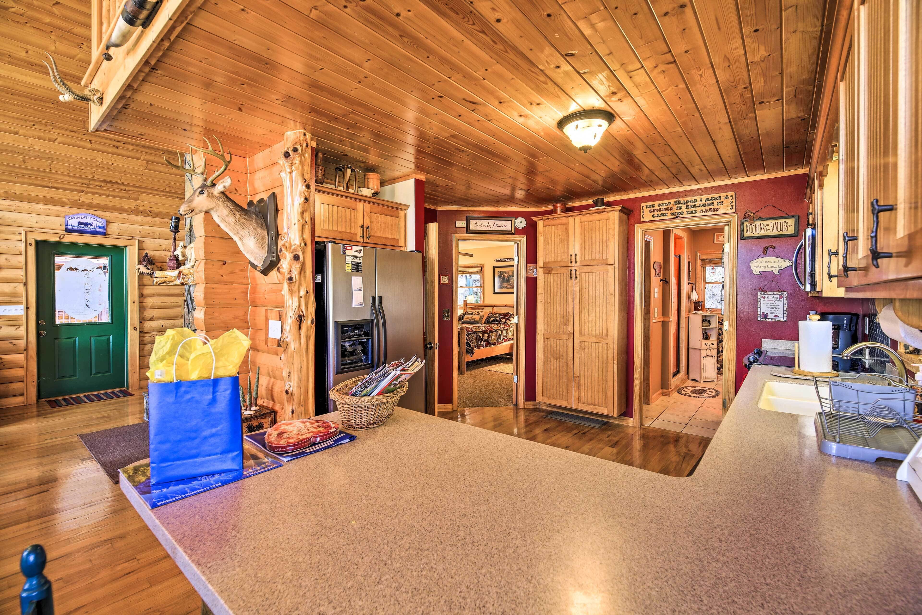 'River Dream Cabin' on New River w/ Deck, Fire Pit