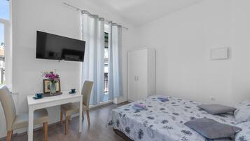 Economy Studio | Free WiFi