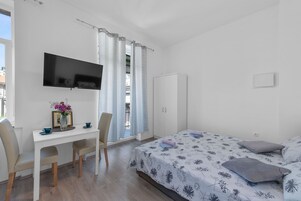 Economy Studio | Free WiFi