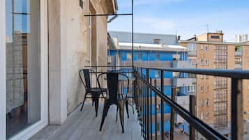 อีโคโนมีสตูดิโอ | ลานระเบียง/นอกชาน