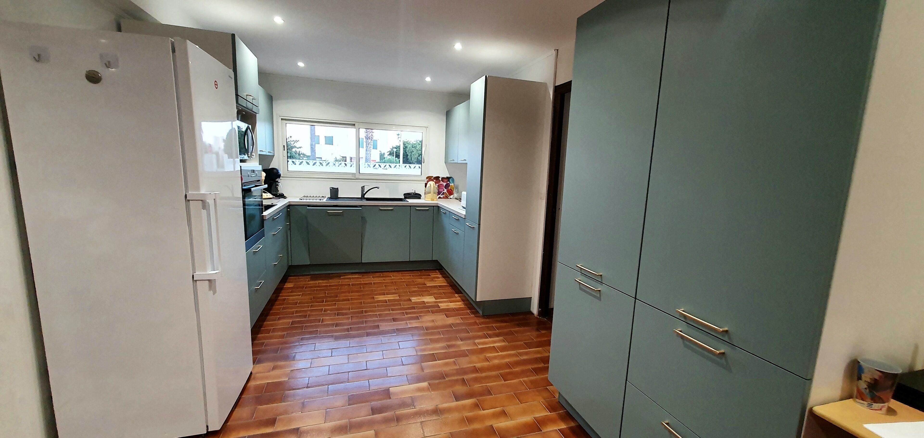 AC Luxury Villa Furnished With Taste and Chic Bright Rooms