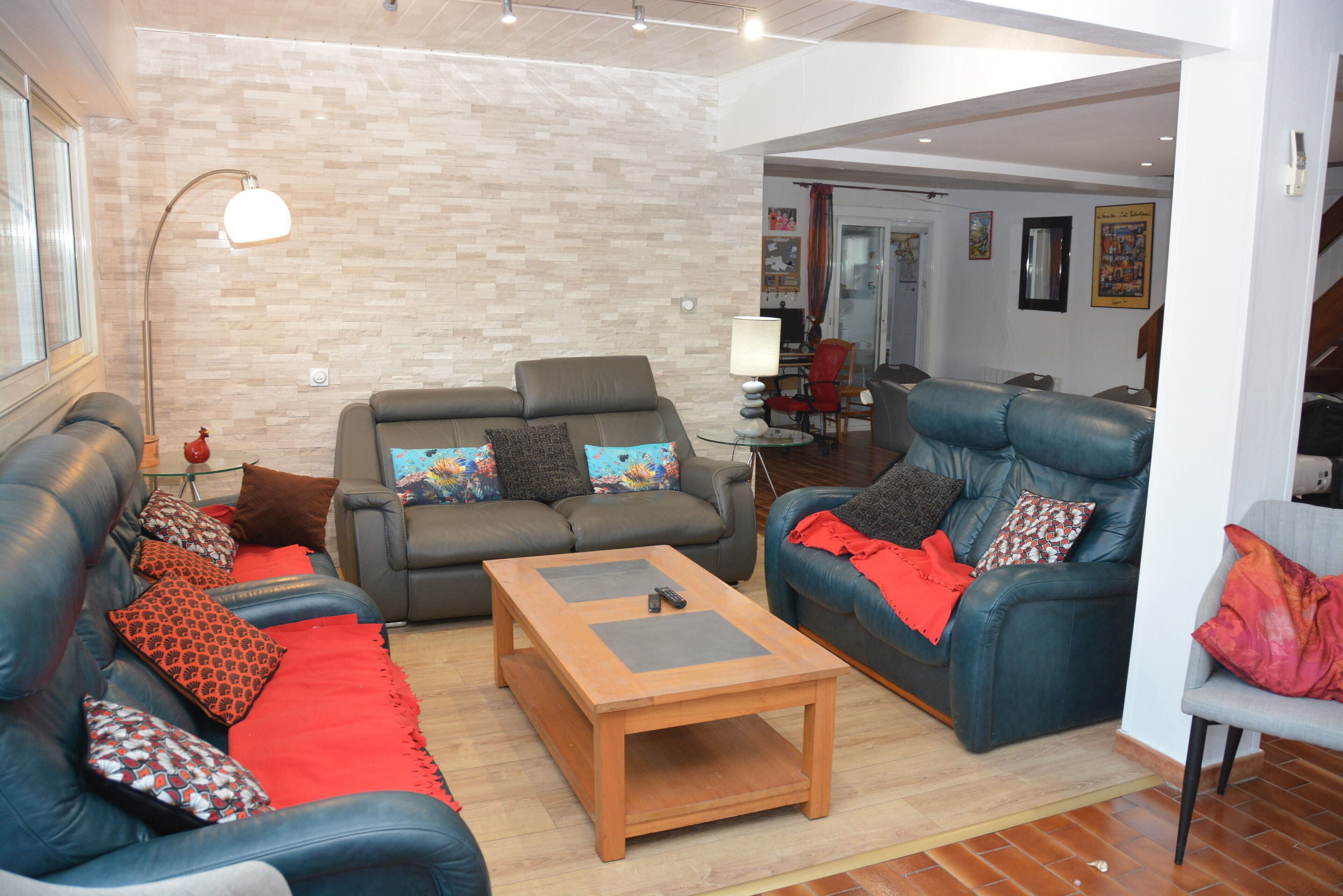 AC Luxury Villa Furnished With Taste and Chic Bright Rooms