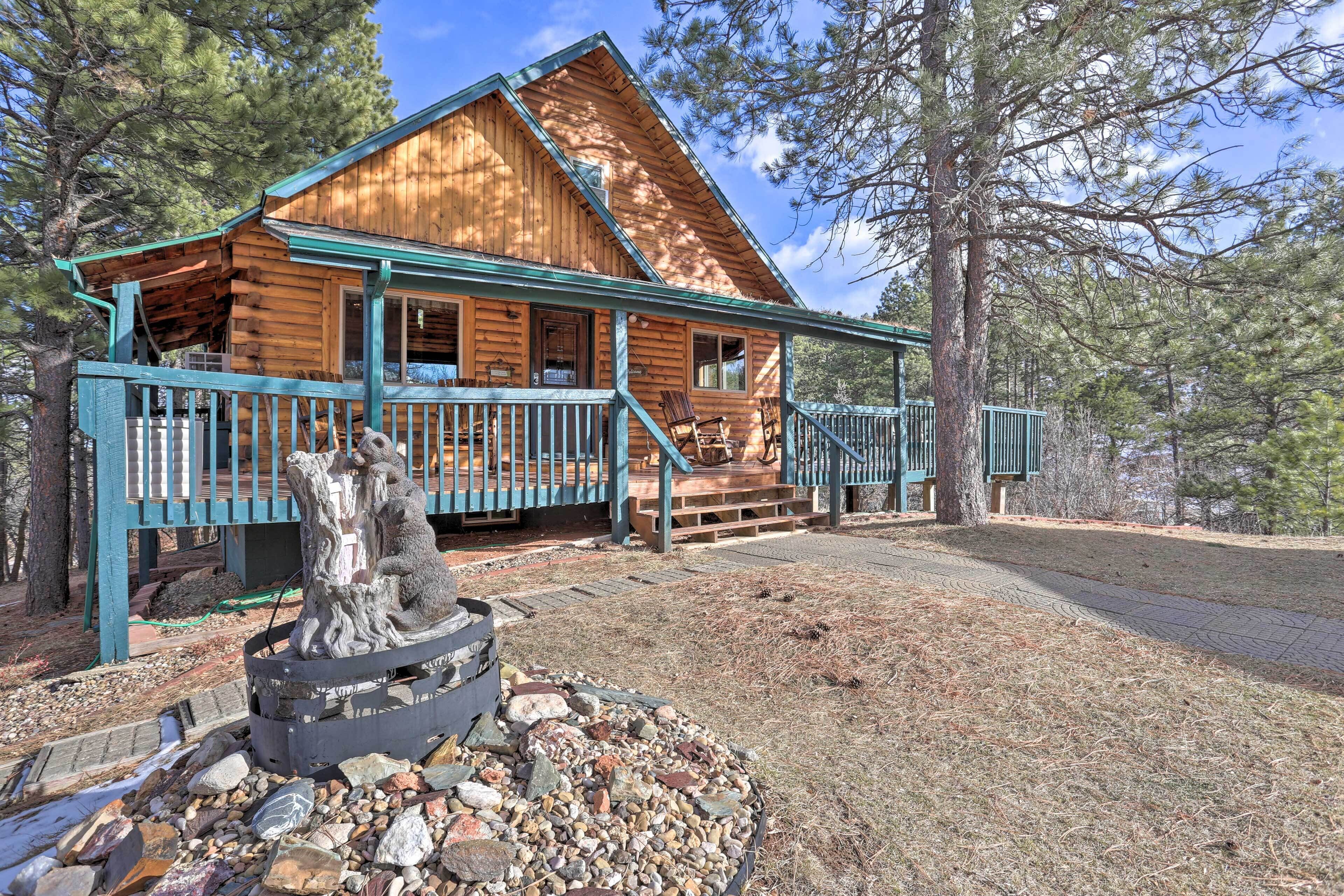 Whitewood Cabin: Deck, Gas Grill & Hot Tub!