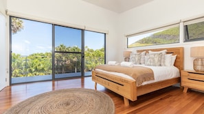 4 bedrooms, iron/ironing board, Internet, bed sheets