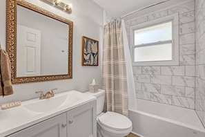 Hair dryer, towels - Hilltop House - country music cottage · Country Music Cottage - Close to Nashville (Hendersonville)