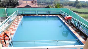 12 Außenpools