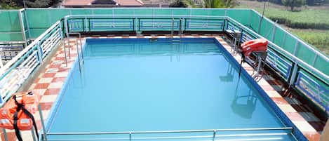 12 piscines extérieures