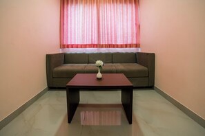 Deluxe Double Room | Free WiFi - Saanvi Resort Bhavnagar (Bhavnagar)