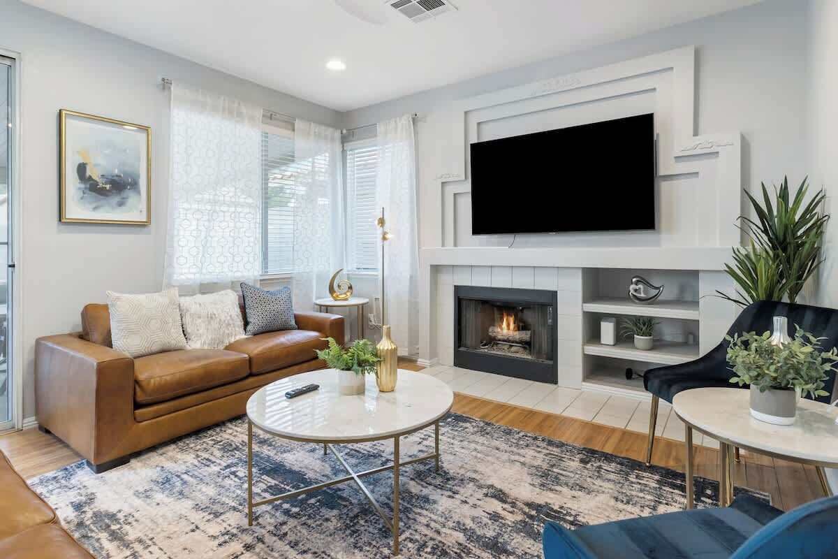 TV, fireplace, offices