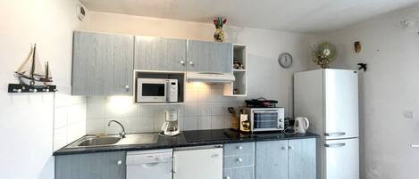 Kühlschrank, Mikrowelle, Geschirrspüler