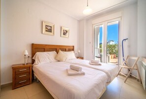 2 chambres, fer et planche à repasser, Wi-Fi, draps fournis