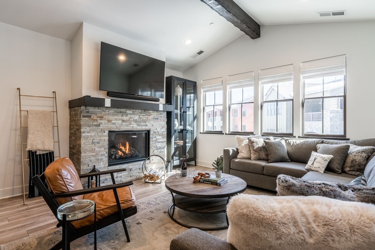 Ski Season Availability! Well-Appointed Creekhouse Townhome with Gas Grill and Fire Pit