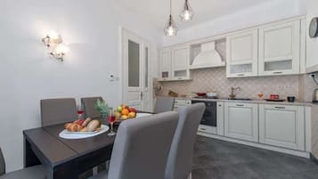 Appartamento Basic | Cucina privata | Macchina per tè/caffè, bollitore elettrico, pentole/stoviglie/utensili