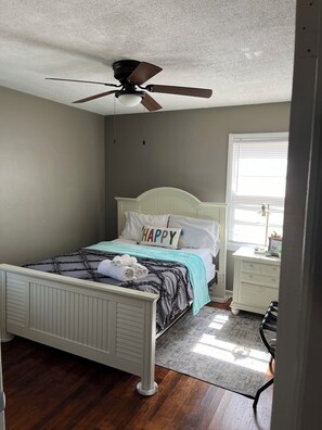 3 bedrooms, iron/ironing board, free WiFi, bed sheets