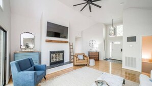 Living area - Private Cove + Dock, Kayaks, Paddleboards, Fire Pit,  Pet-Friendly Lake Escape (Smith Mountain Lake Virginia)