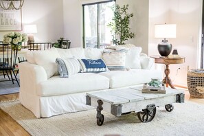 Tv, pejs, bordfodbold, bordtennisbord