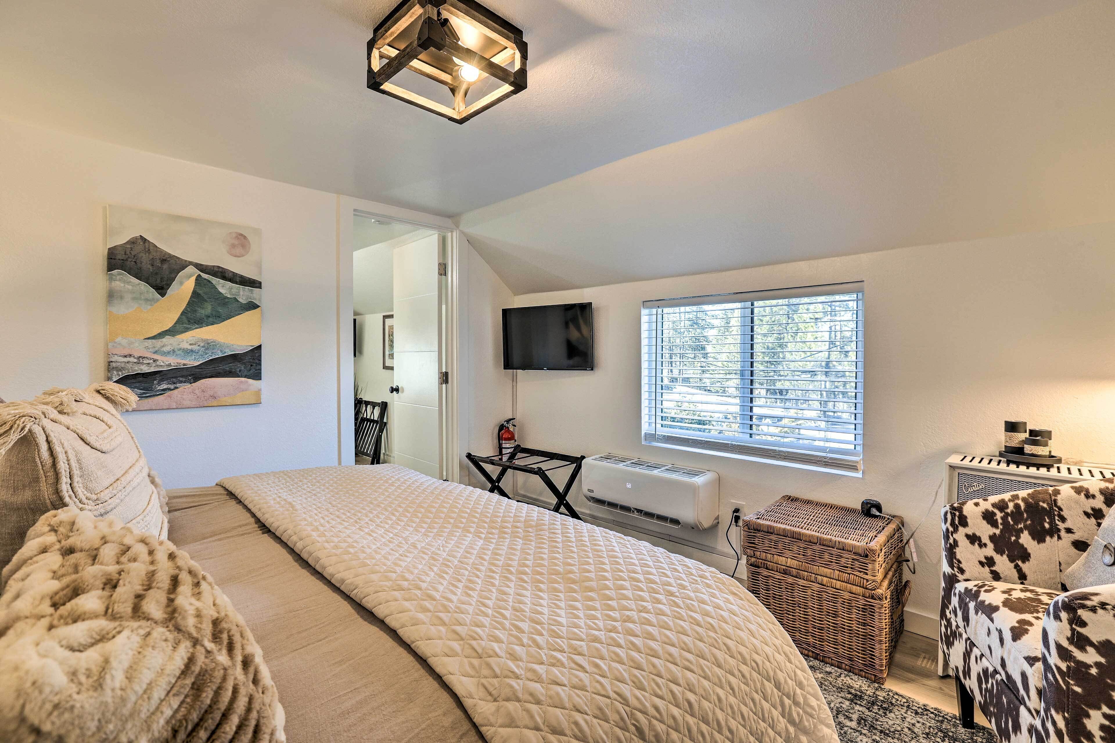 Cozy Zephyr Cove Cabin, Walk to Lake Tahoe!