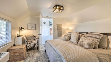 2 bedrooms, desk, iron/ironing board, Internet